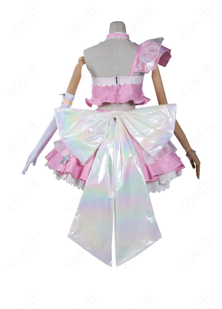 春音あいら コスプレ衣装の背面。背部の大きな蝶結びと留め具のディテールがわかる。