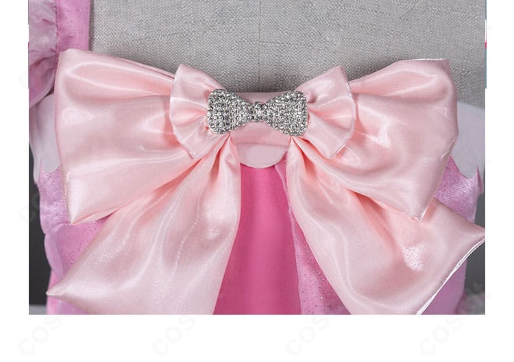 春音あいら衣装のピンク蝶モチーフ装飾アップ。質感と配色のコントラストが分かる。