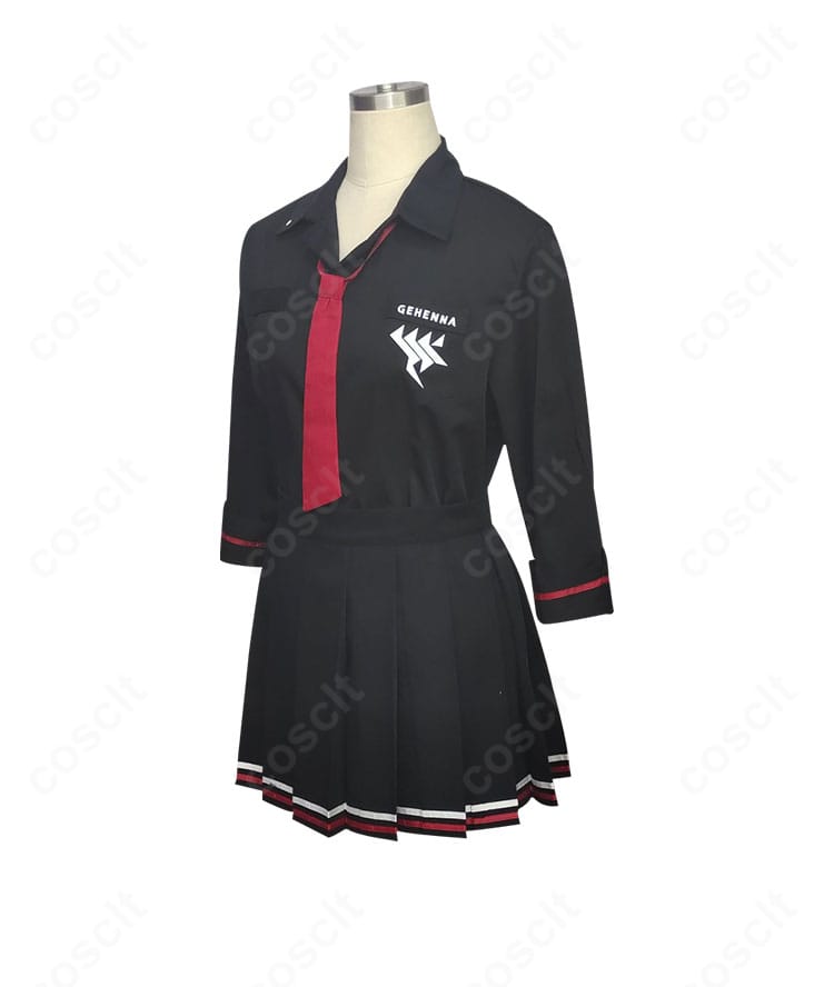 旗見エリカ コスプレ衣装の側面ディテール。丁寧なステッチと生地の質感、シルエットの安定感を強調。