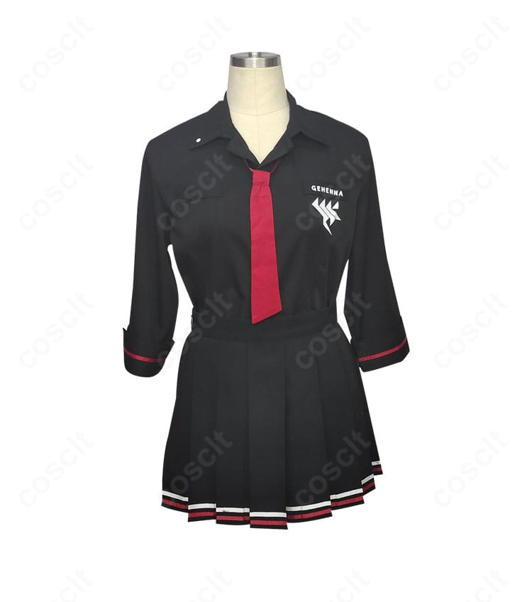 旗見エリカ コスプレ衣装の前面ディテール。シャツのボタン間隔、ネクタイ結び、プリーツの角度を忠実再現。