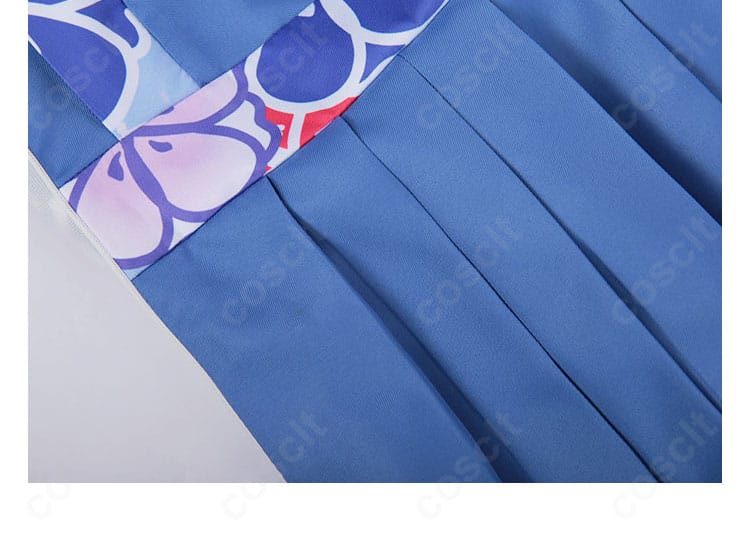 サラ・ダ・オディン衣装のスカート細部。生地の質感と重なり、ドレープ感を確認できるショット。