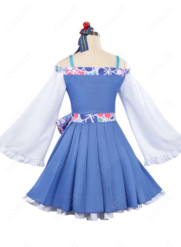 サラ・ダ・オディン衣装の背面。背中の開きとリボン位置、縫製の仕上がりが見えるディテールショット。