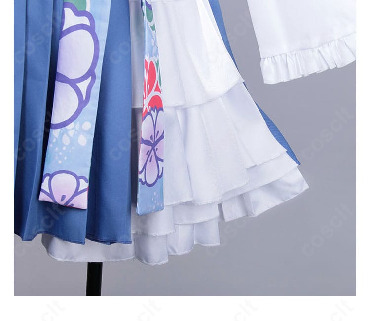 サラ・ダ・オディン衣装のスカート裾ディテール。ヘムラインの装飾とふんわりした広がりを捉えた写真。