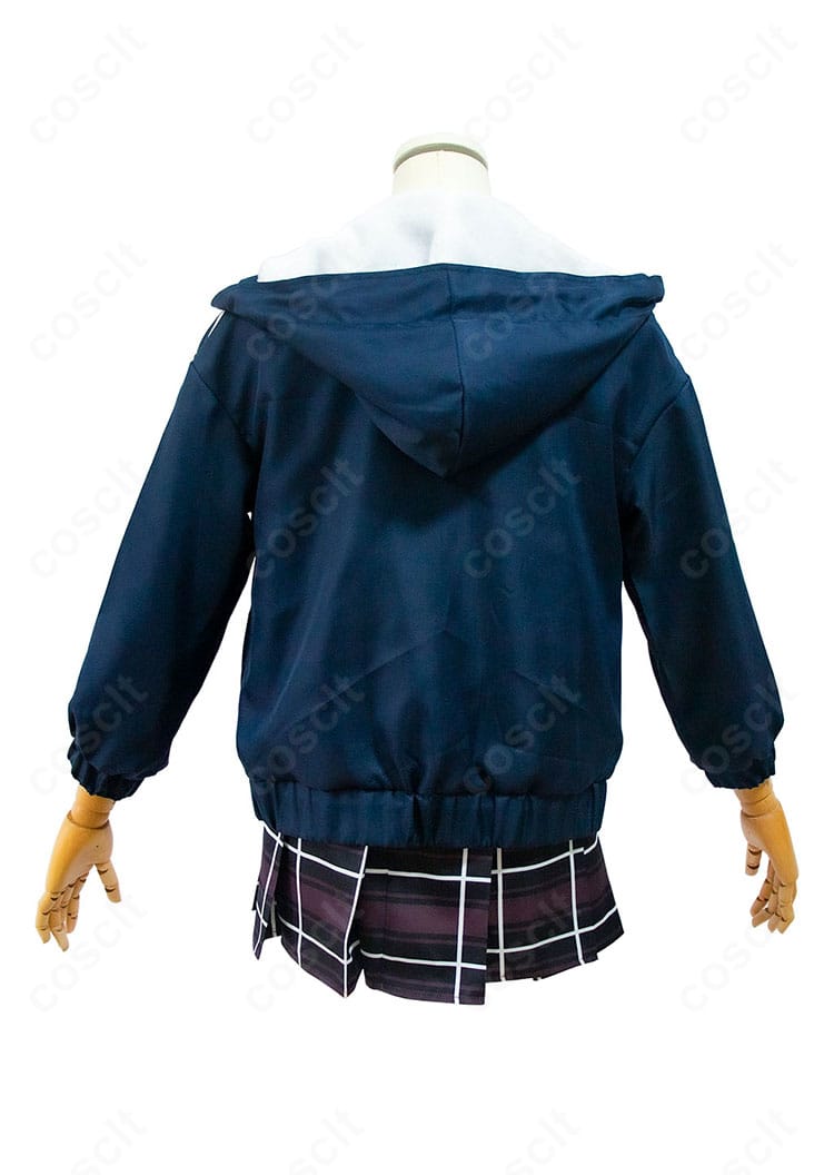 井芹仁菜 コスプレ衣装 背面。コートの背面シームと落ち感、スカート丈のバランスが見える画像。