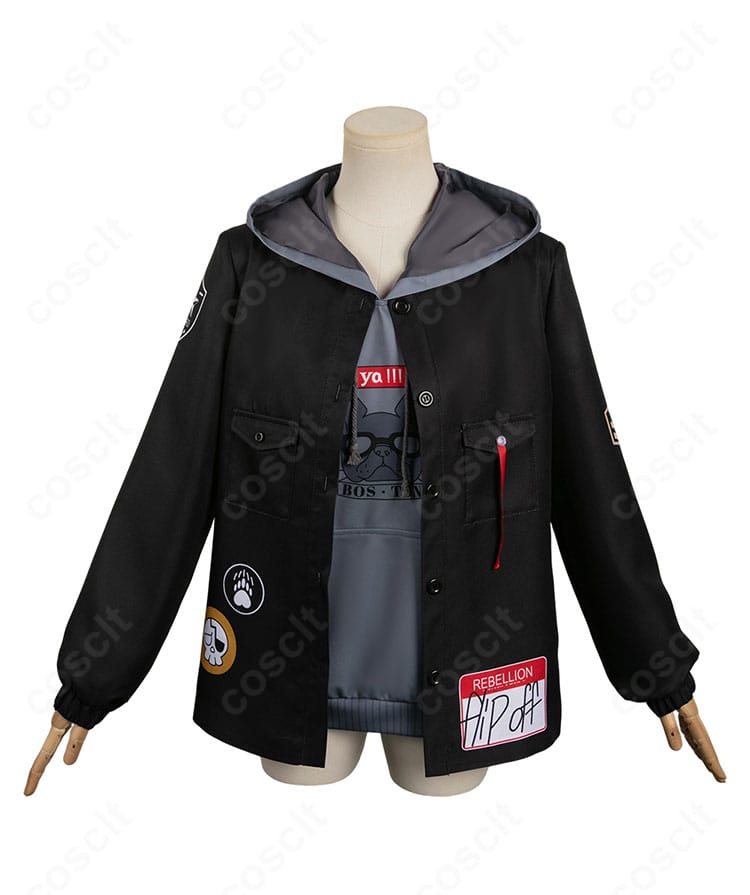 河原木桃香 コート&パーカーの正面全身。落ち着いた色味と高再現のシルエットが特徴。