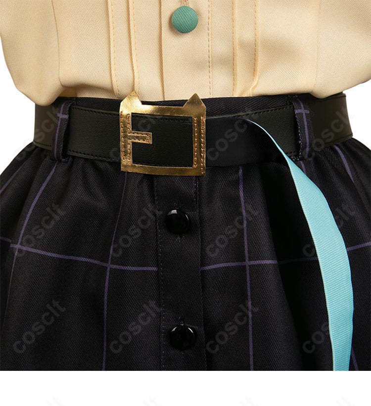 ウマ娘コスプレのウエストベルト装飾ディテール。金具とステッチの仕上がりを示す近接画像