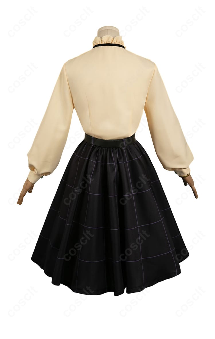 ウマ娘 プリティーダービー マンハッタンカフェ私服コスプレの背面。背中のラインとスカートの落ち感が伝わる写真