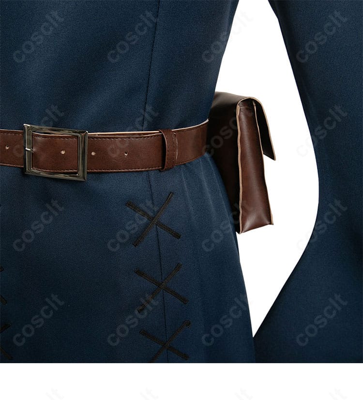 ダンジョン飯 マルシル 魔術学校時代コスプレの腰帯・ベルト装飾。ポーチの質感や金具の仕上げ、位置関係を示すディテール画像。