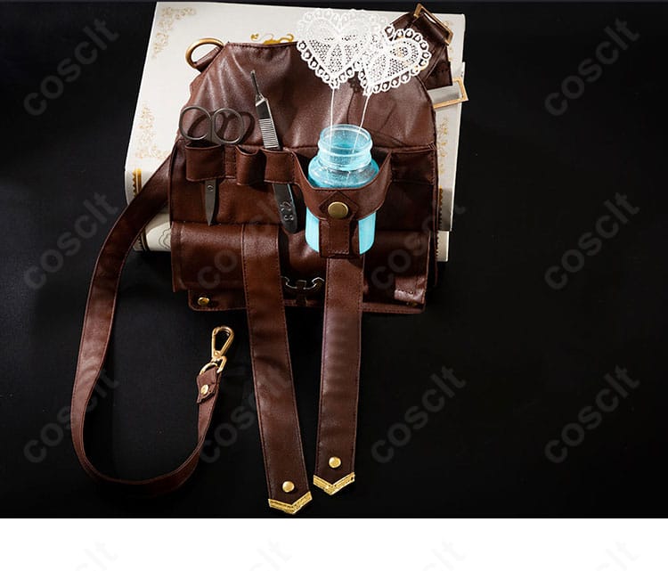 ウエストポーチの質感と金具ディテール。実用性と装飾性を両立