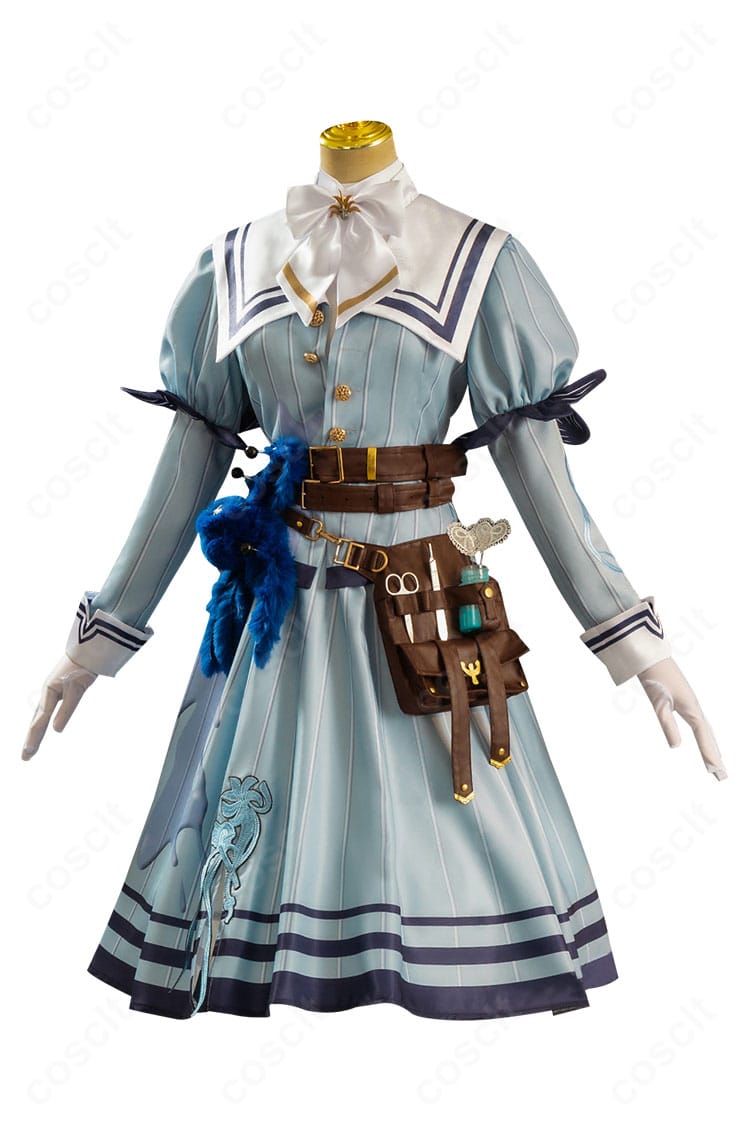 コスプレ衣装の側面ビュー。袖口・ベルト・腰飾りなど立体的なディテールを強調