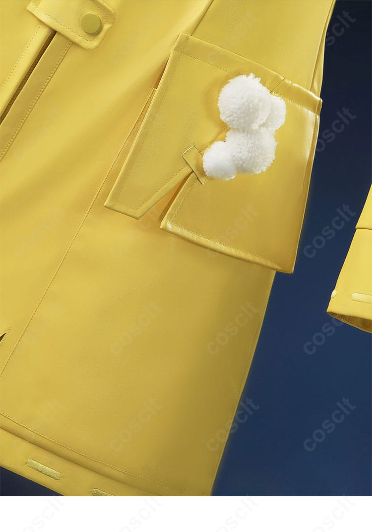 太もも飾りのクローズアップ。コラボ衣装ならではのアクセントパーツを明確に表示。