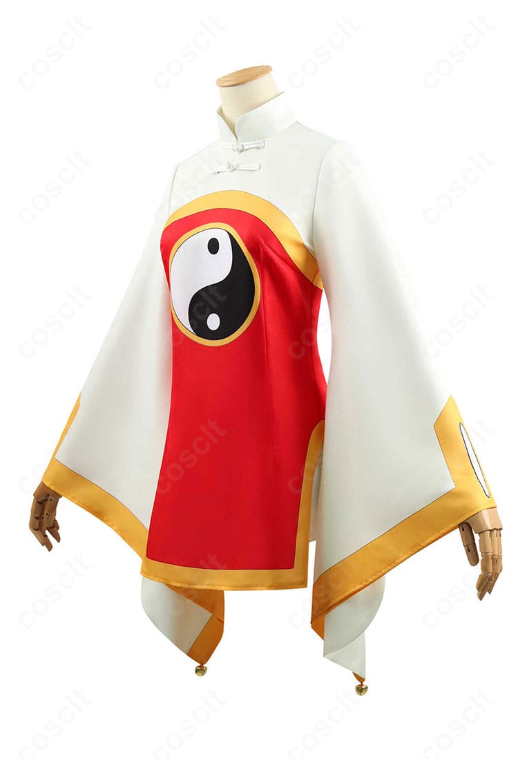 李苺鈴 コスプレ衣装の側面。上着のラインとショートレギンスのフィット感、武術ポーズに適した可動域を確認。