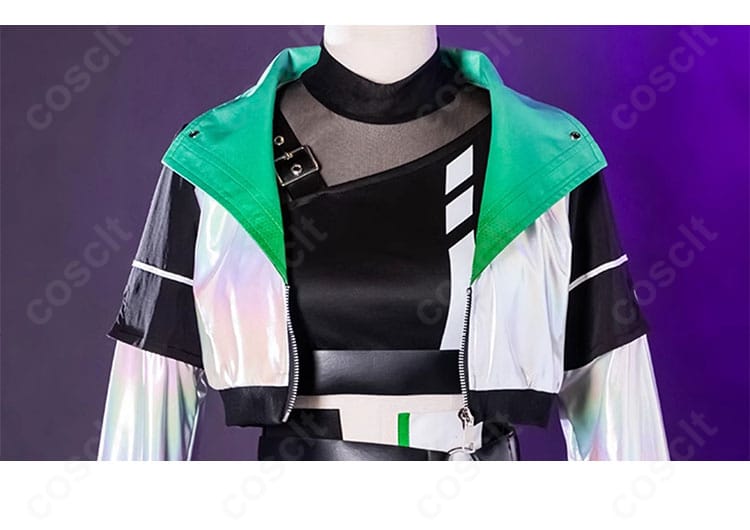 上衣の装飾ディテール。胸元から肩周りの意匠と質感、コントラスト配色を忠実に再現した様子。