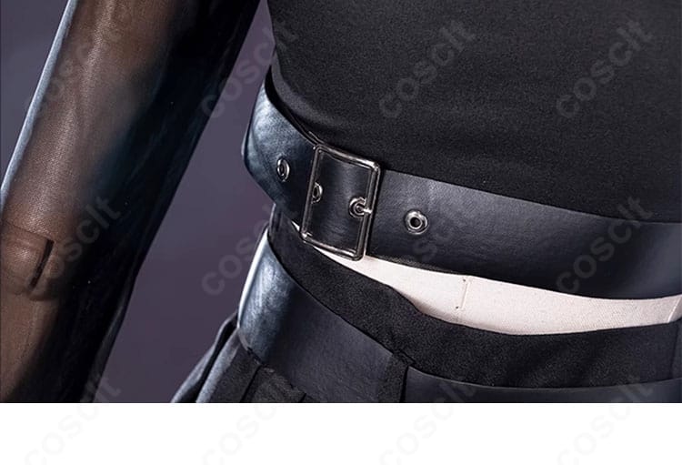 コスプレ衣装の腰ベルト装飾ディテール。バックルの意匠と固定性を確認できるカット。