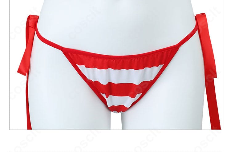 パンツ部分の接写。フロントのカッティングと縫製ラインを示すディテール。