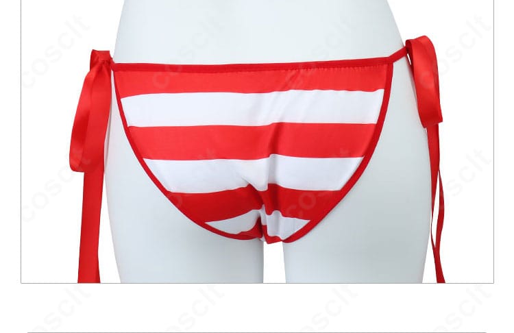 パンツ背面の装飾アップ。ヒップラインと後部の縫製仕様を示すカット。