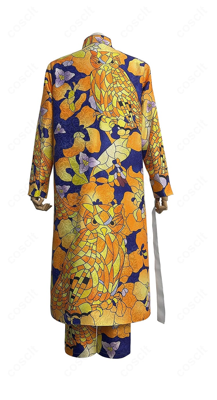 三ツ谷隆 コスプレ衣装の背面。背面刺繍とシルエットのハリ感を確認できるビュー。