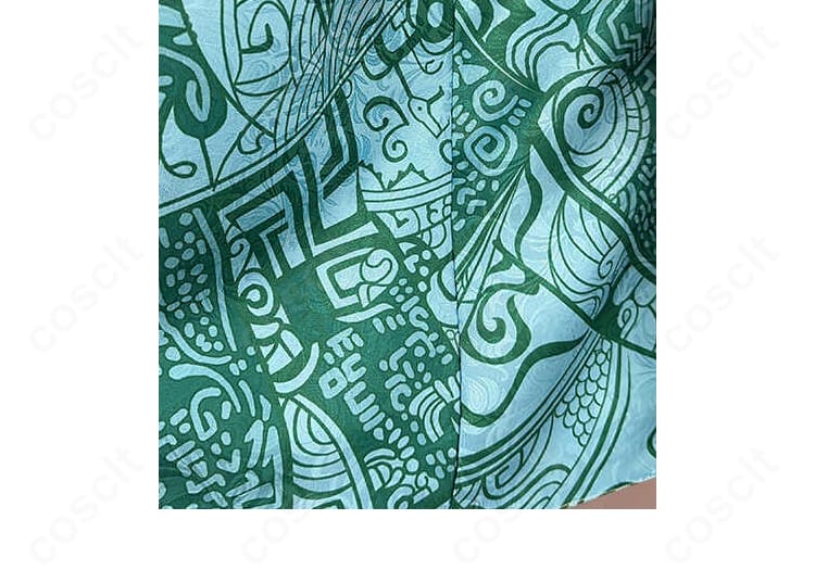 衣装内側のディテール。裏地処理と縫製品質、着心地を高める設計を示す。