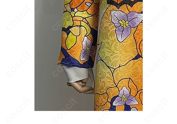 袖の装飾ディテール。袖口の刺繍と切替、上質感ある縫製を確認できる。