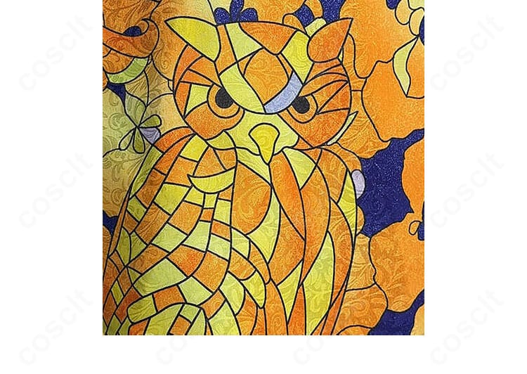 グリフォン（猫頭鷲）モチーフ装飾のクローズアップ。三ツ谷隆の描き下ろし衣装特有の意匠を強調。