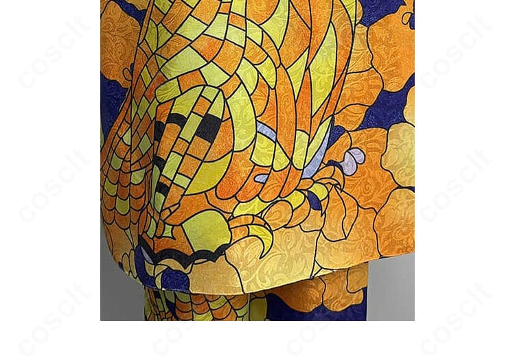 裾（衣摆）の装飾ディテール。フリル状のあしらいと縁取りの丁寧な仕上げを示す。