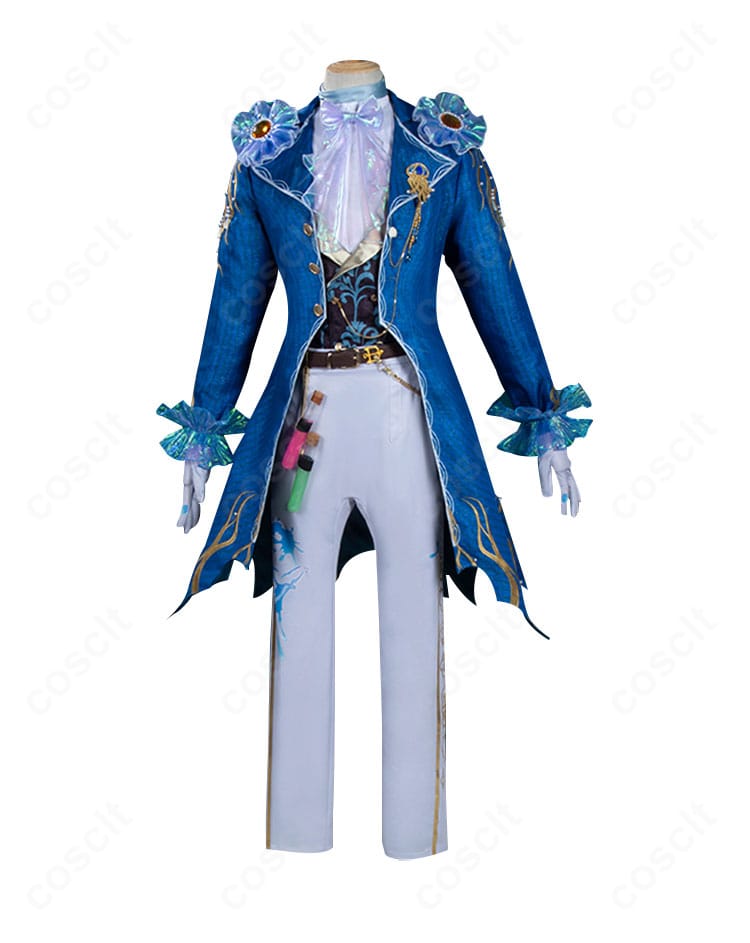 作曲家コスの側面ビュー。肩飾りと腰ベルトの装飾配置、コートの落ち感を確認できる角度