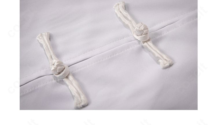 白黒無常 謝必安・麒麟商人SSRコスのボタン意匠と留め具の近接画像