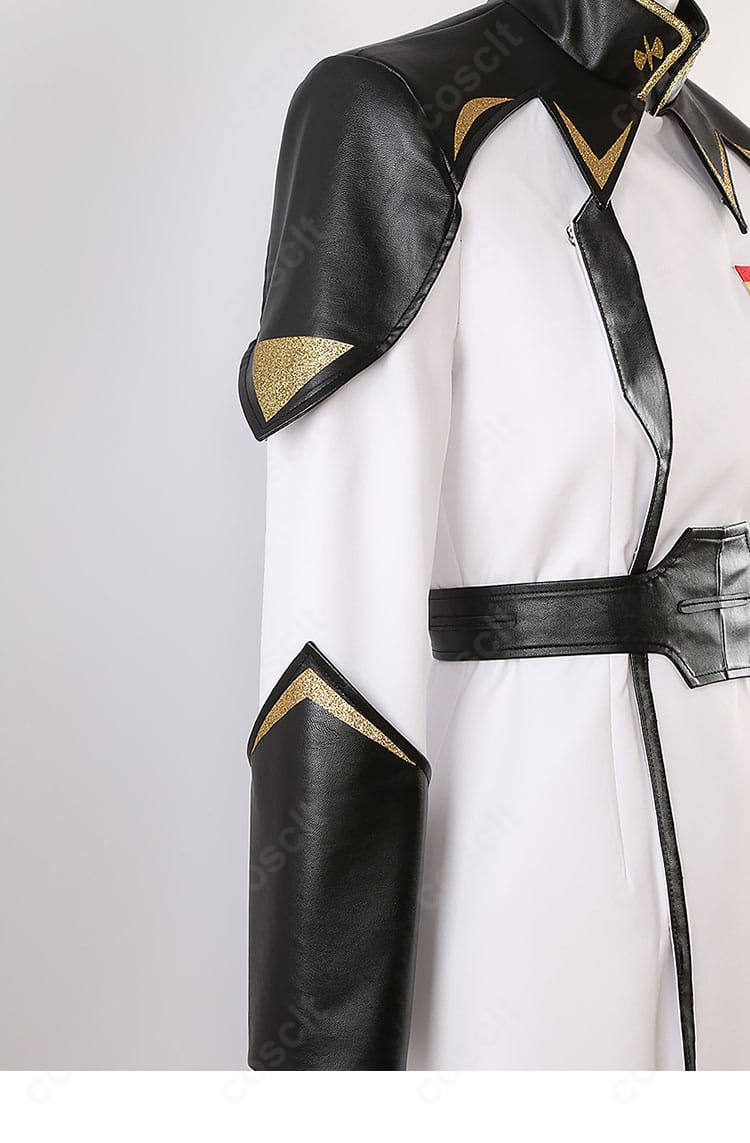 イザーク・ジュール 制服の右肩装飾ディテール。精密な意匠と縫製を確認