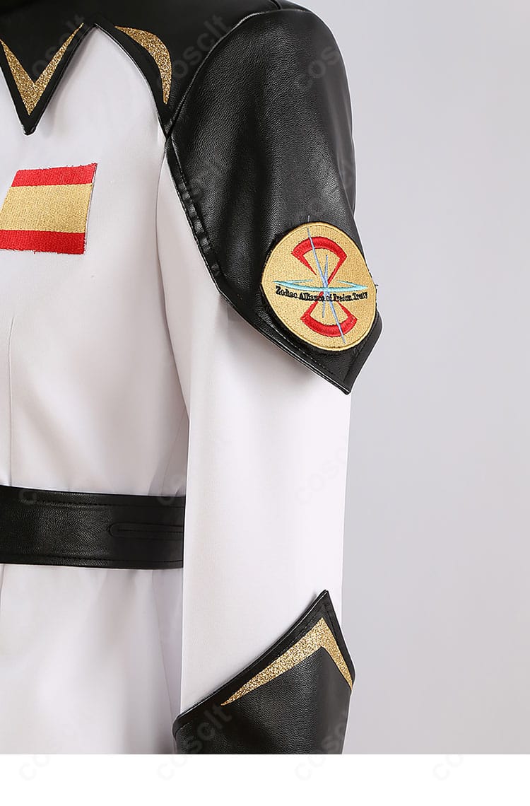 イザーク・ジュール 制服の左肩装飾クローズアップ。肩章の形状とステッチを強調