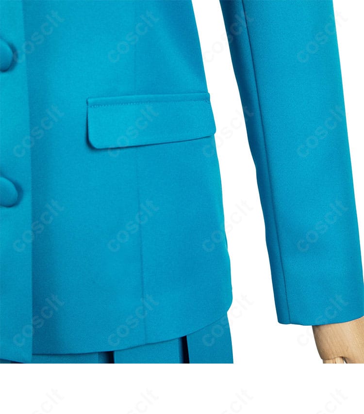 コートのポケットと袖口ディテール。ステッチや形状など細部まで再現された仕立て。