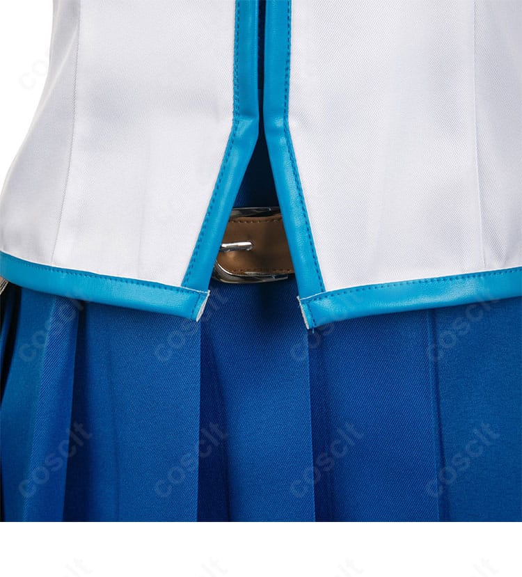 裾デザインの質感とドレープ。軽やかな生地で動きのある表情を演出。