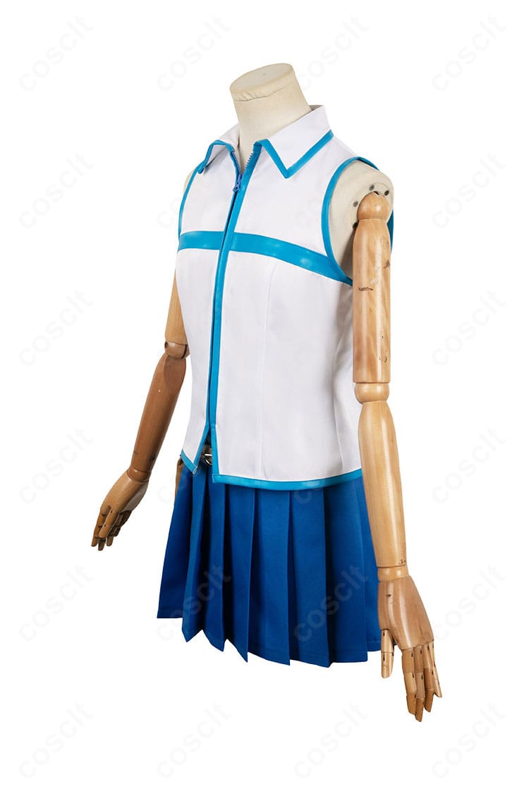 ルーシィ・ハートフィリア 衣装の側面シルエット。ラインを美しく見せるパターン設計。