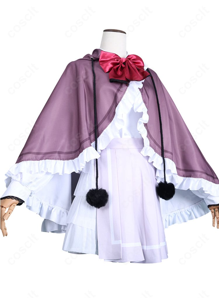 ねり衣装の右側面。髪飾りの形状と靴下のトーン、マントの落ち感を示すディテール画像。