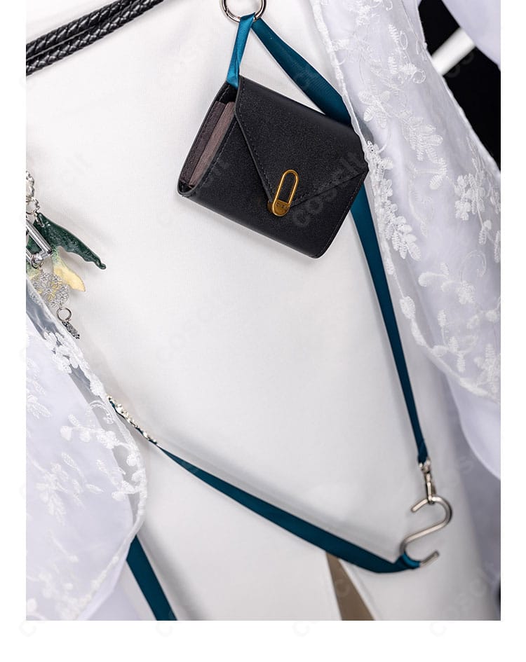 系帯と腰包装飾のディテール。重なりと落ち着いた色味を表現。