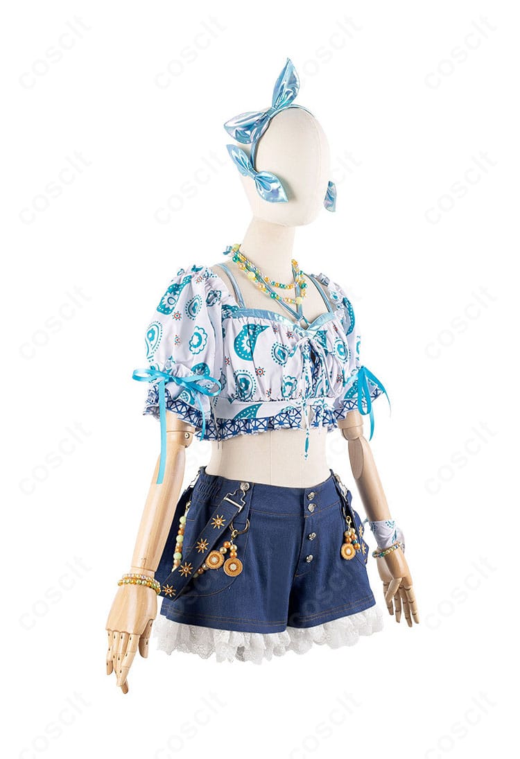 日野下花帆・乙宗梢 夏めきペイン衣装の右側面。袖口のトリムと腰飾りの位置関係、シルエットを確認できる。