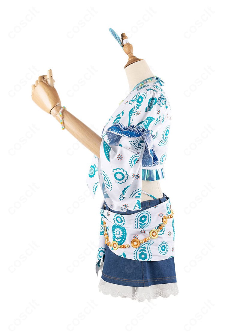 左側の装飾ディテール。腕飾りと太もも飾りの質感と配色を確認できる画像