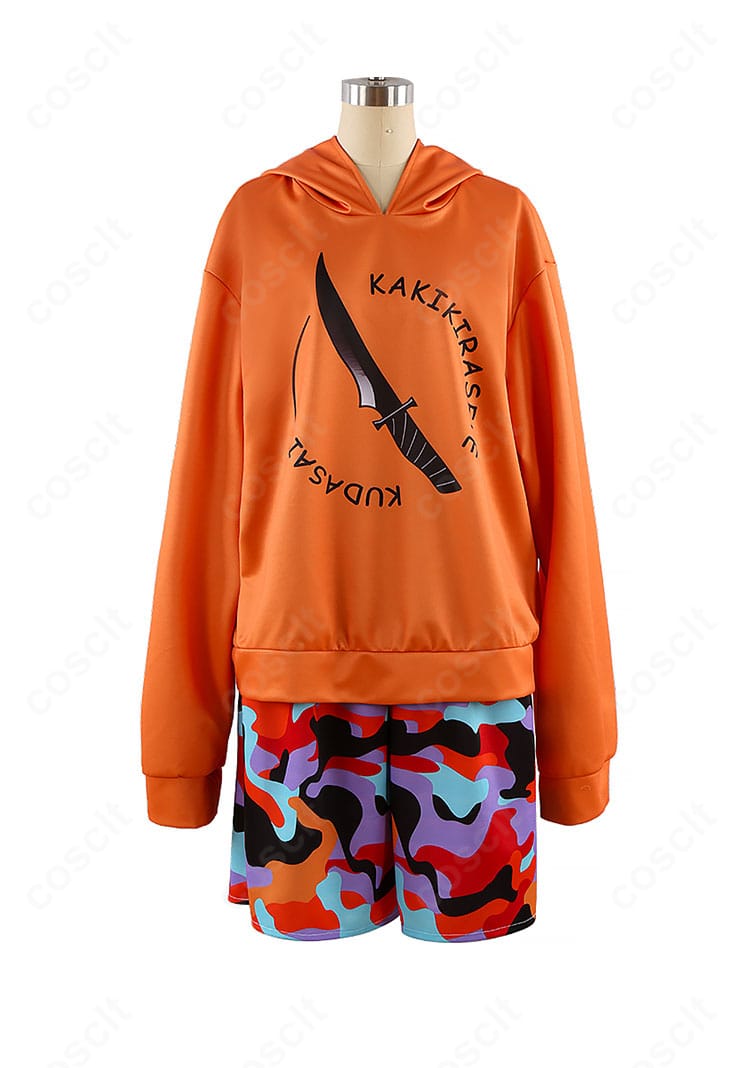 正面全景：湊大瀬コスプレ衣装のトップスと半ズボン。襟元の形状やフロントのライン、配色のコントラストが確認できる前面ディテール。