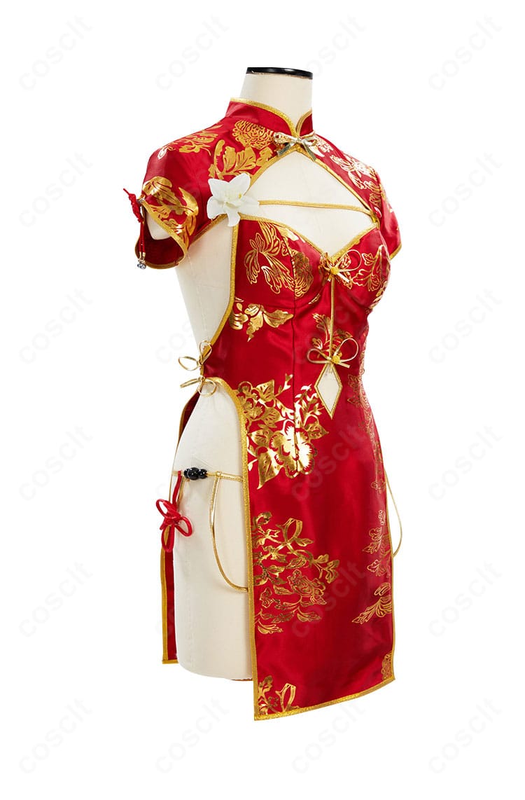 春麗 コスプレ衣装 右側面。スリットや袖のラインなど横からのシルエットと装飾の立体感を示しています。