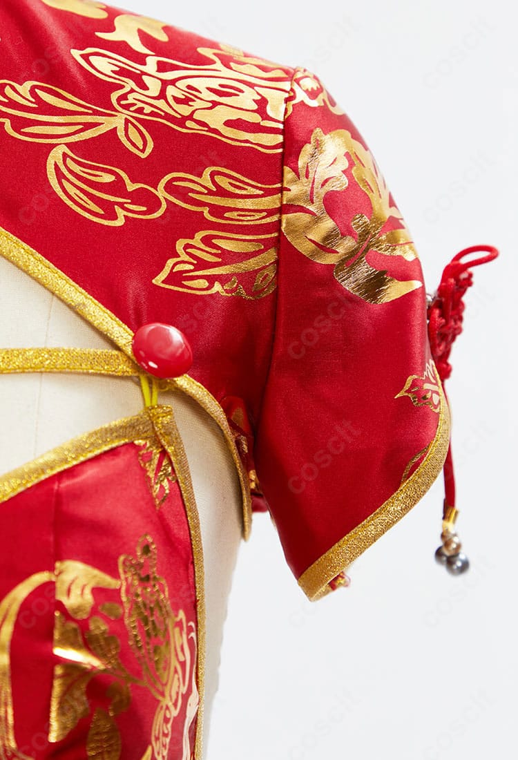 春麗 コスプレ衣装 左肩装飾ディテール。左右の装飾バランスと形状の再現度を示す近接写真。