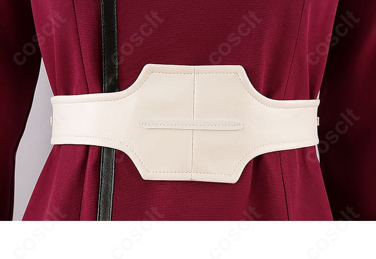 腰部ベルトと腰封パーツのクローズアップ。長さ調整可能で固定力の高い設計。