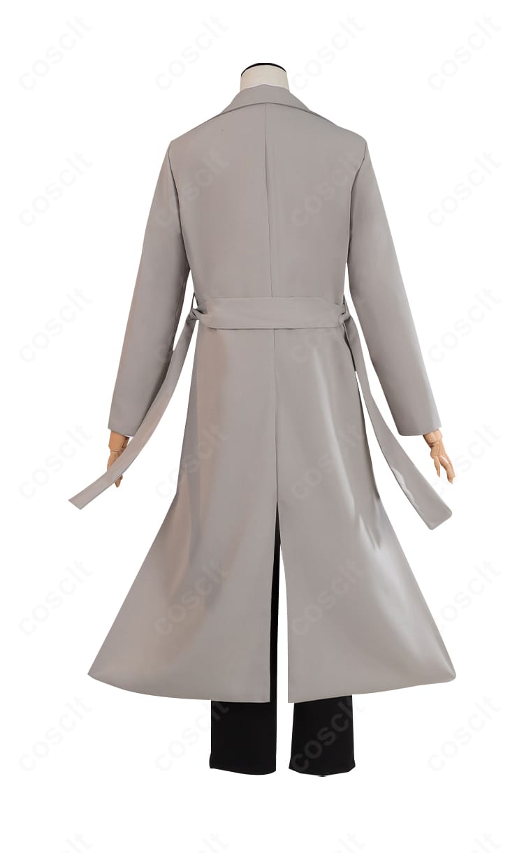 太宰治コスプレ衣装の背面。背中の縫製ラインとコートのフレア感が分かる構図。