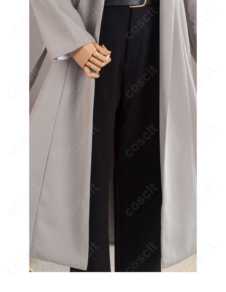 太宰治コスプレ衣装のパンツ部分。ストレートシルエットと生地の表情が確認できます。