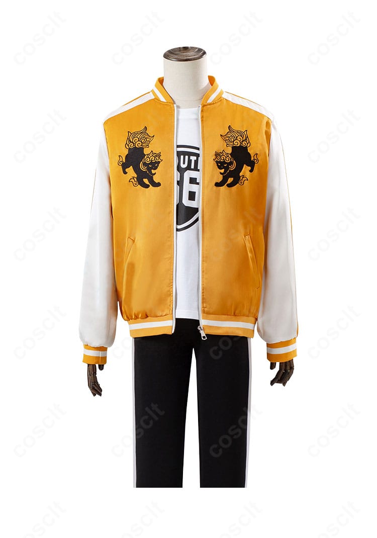 兎耳山丁子コスプレ衣装の正面ディテール。スカジャンのシルエットとTシャツ、ボトムのバランスが分かるアップ。