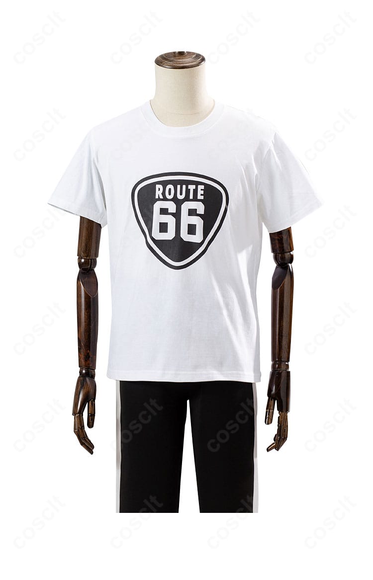 兎耳山丁子コスプレ衣装のTシャツ前面ディテール。首元の仕立てと身頃の風合いが見えるクローズアップ。