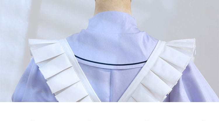 背面装飾のクローズアップ。リボンと縫製ラインの美しさを確認できるカット。