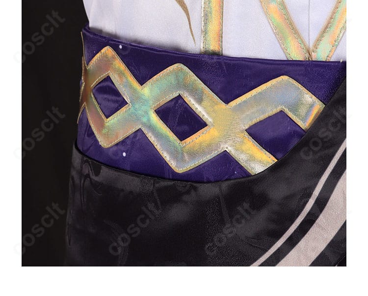 ズボンの装飾ディテール。サイドラインと意匠パーツで脚のラインを強調。