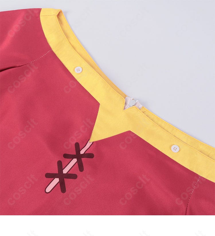 襟まわりの刺繍ディテール。細密な縫製でめぐみんのアイコニックな意匠を再現。