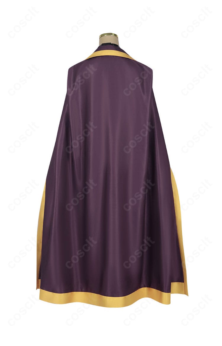 めぐみん衣装の背面。背中心のラインとマントの落ち感、背面装飾の再現を確認できる画像。