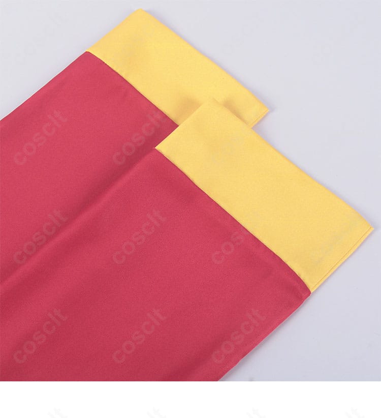 袖口の装飾ディテール。カフスの配色切替とステッチで再現度を高めた様子。