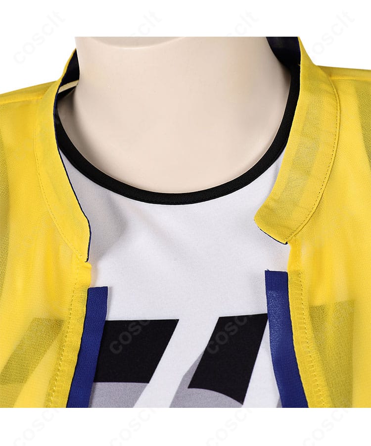 VALORANT キルジョイ 衣装の襟元装飾アップ。コートのネック周りのアクセントを明確に示します。